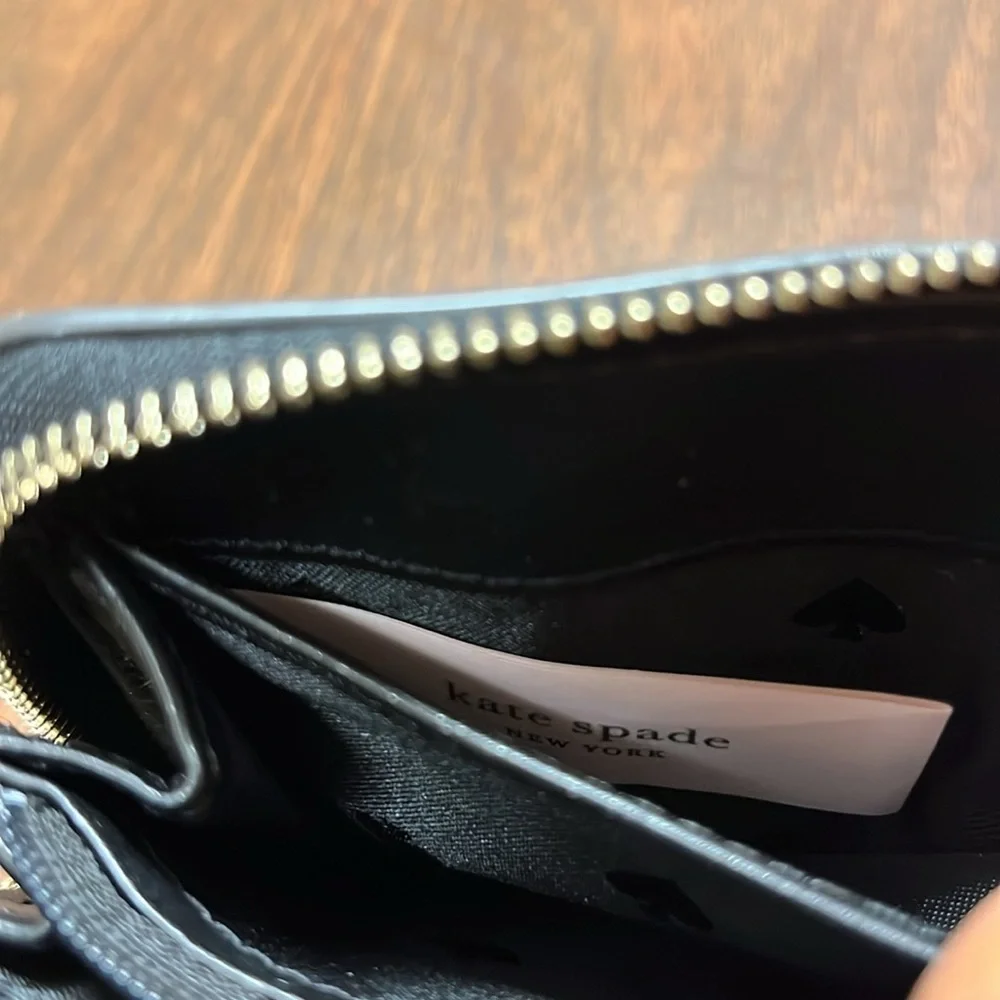 Kate Spade Dani zip up‎ wallet